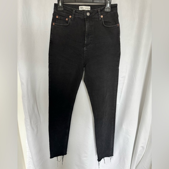 Zara high waist straight leg distressed hem jeans in black - Picture 1 of 6